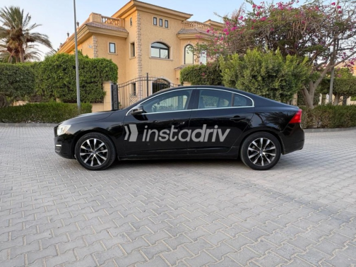 فولفو S60 2017 أبيض أوتوماتيك مستعملة للبيع في القاهرة الكبرى ( القاهرة - الجيزة) - 7