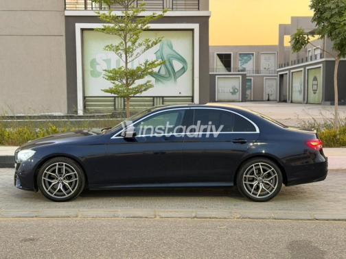 Mercedes E 200 2022 Dark Blue Automatic Used for Sale in Cairo - 2