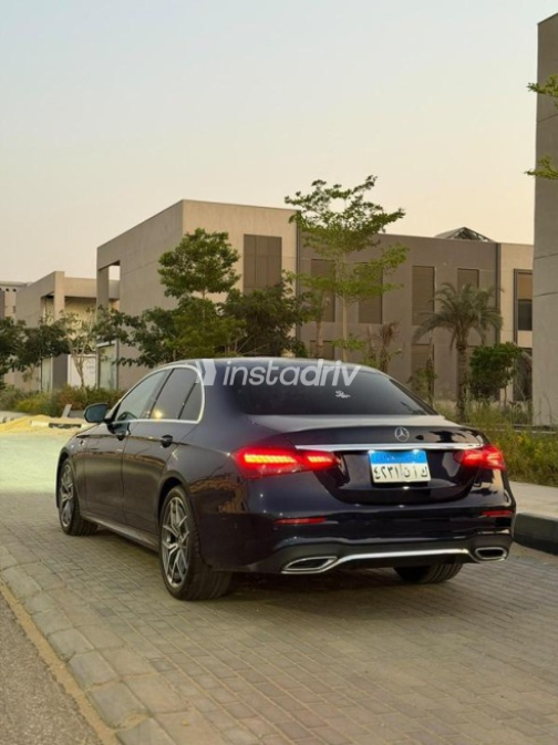 Mercedes E 200 2022 Dark Blue Automatic Used for Sale in Cairo - 3