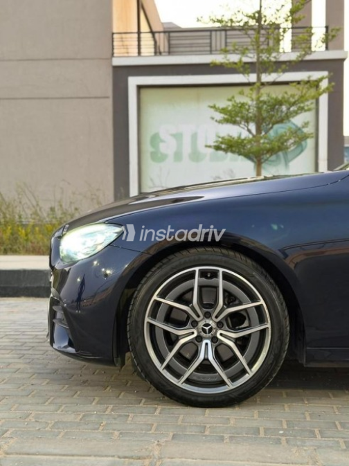 Mercedes E 200 2022 Dark Blue Automatic Used for Sale in Cairo - 4