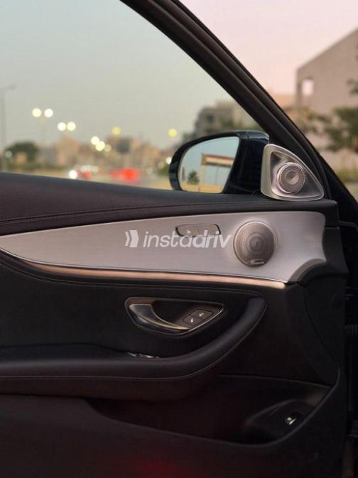 Mercedes E 200 2022 Dark Blue Automatic Used for Sale in Cairo - 6