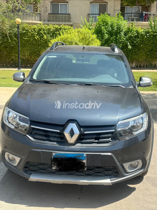 Renault Sandero Step Way 2021 Silver Automatic Used for Sale in Greater Cairo ( Cairo + Giza) - 1