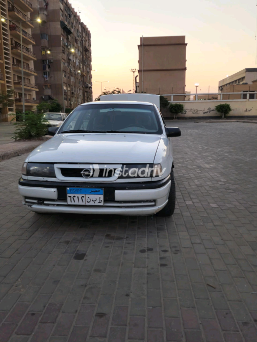Opel Vectra 1996 White Manual Used for Sale in Greater Cairo ( Cairo + Giza) - 3
