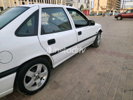 Opel Vectra 1996 White Manual Used for Sale in Greater Cairo ( Cairo + Giza) - 6