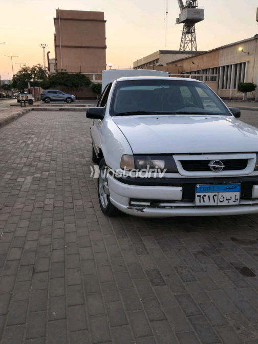 Opel Vectra 1996 White Manual Used for Sale in Greater Cairo ( Cairo + Giza) - 8