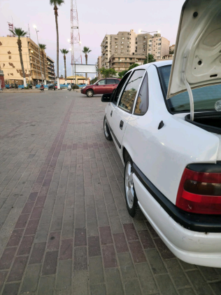 اوبل فيكترا 1996 أبيض يدوي مستعملة للبيع في القاهرة الكبرى ( القاهرة - الجيزة)