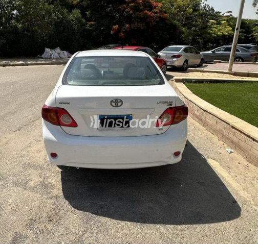 Toyota Corolla 2009 White Automatic Used for Sale in Cairo - 2