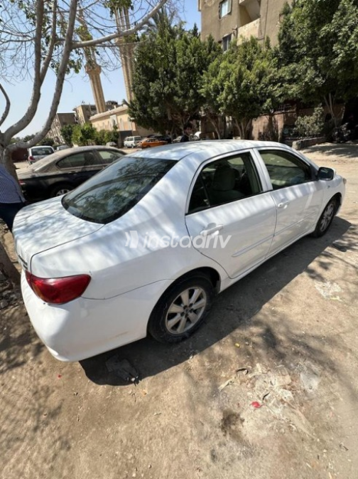 Toyota Corolla 2009 White Automatic Used for Sale in Cairo - 3