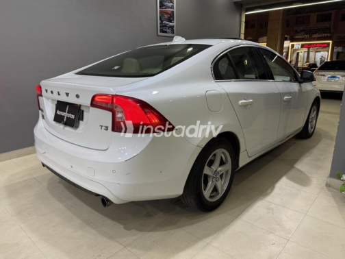 فولفو S60 2018 أبيض أوتوماتيك مستعملة للبيع في دمياط - 4