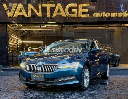 سكودا سوبيرب 2023 أزرق غامق أوتوماتيك مستعملة للبيع في القاهرة - 1