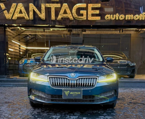 سكودا سوبيرب 2023 أزرق غامق أوتوماتيك مستعملة للبيع في القاهرة - 3