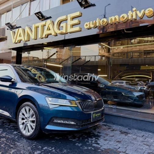 سكودا سوبيرب 2023 أزرق غامق أوتوماتيك مستعملة للبيع في القاهرة - 8