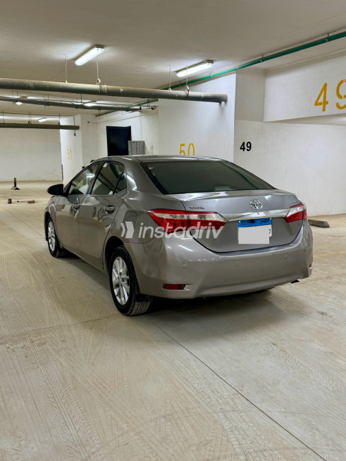 Toyota Corolla 2015 Beige Automatic Used for Sale in Greater Cairo ( Cairo + Giza) - 8