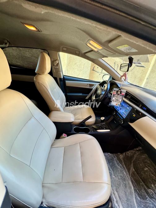 Toyota Corolla 2015 Beige Automatic Used for Sale in Greater Cairo ( Cairo + Giza) - 9