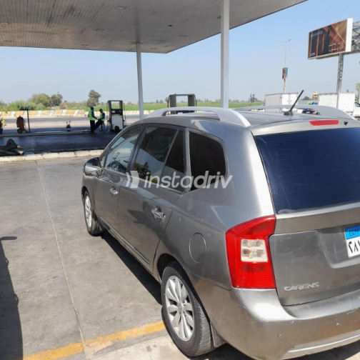 كيا كارينز 2011 فضي أوتوماتيك مستعملة للبيع في الدقهلية - 5