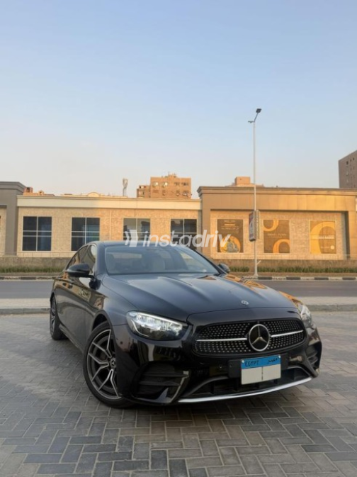 Mercedes E 200 2022 Black Automatic Used for Sale in Cairo - 1