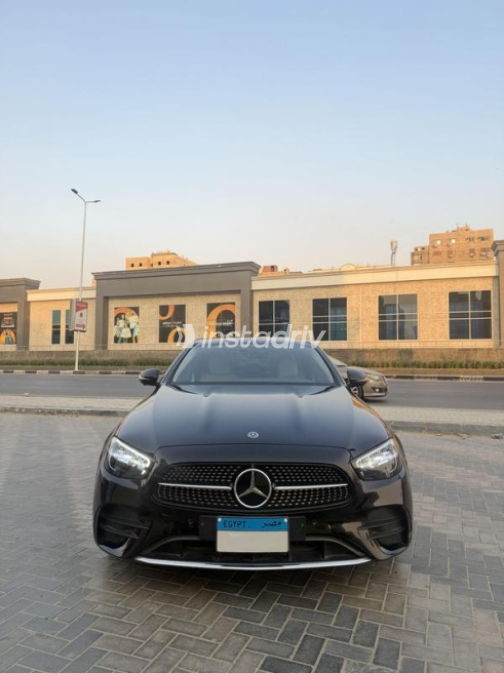Mercedes E 200 2022 Black Automatic Used for Sale in Cairo - 2