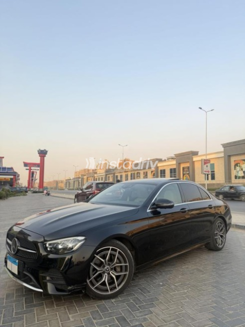 Mercedes E 200 2022 Black Automatic Used for Sale in Cairo - 3