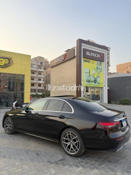 Mercedes E 200 2022 Black Automatic Used for Sale in Cairo - 4