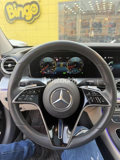 Mercedes E 200 2022 Black Automatic Used for Sale in Cairo - 9
