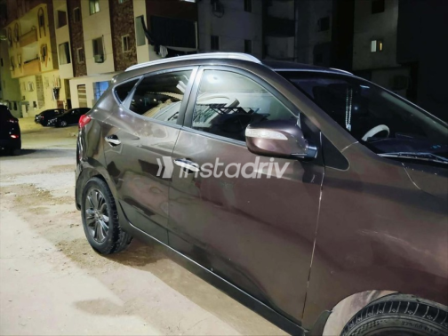 هيونداي IX 35 2015 بني أوتوماتيك مستعملة للبيع في الغردقة - 3