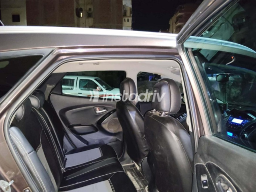 هيونداي IX 35 2015 بني أوتوماتيك مستعملة للبيع في الغردقة - 9
