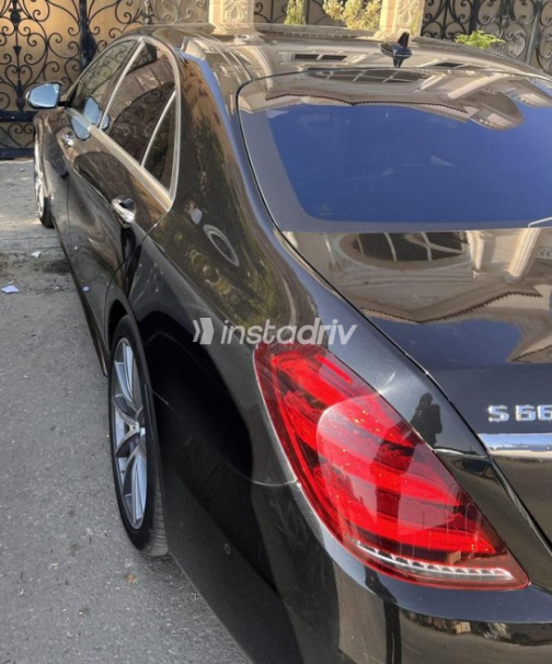Mercedes 560 2019 Black Automatic Used for Sale in Cairo - 3