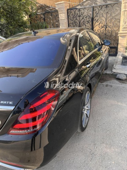 Mercedes 560 2019 Black Automatic Used for Sale in Cairo - 4