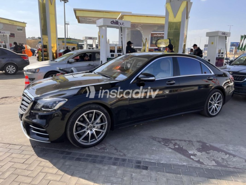 Mercedes 560 2019 Black Automatic Used for Sale in Cairo - 5