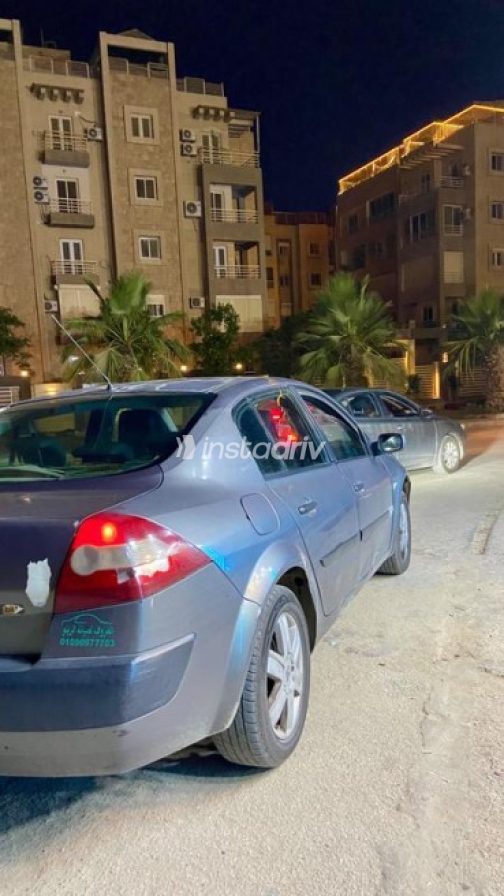 رينو ميجان 2006 ذهبي أوتوماتيك مستعملة للبيع في القاهرة - 1