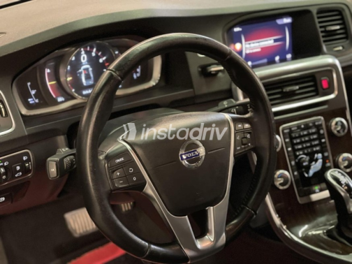 فولفو S60 2018 أسود أوتوماتيك مستعملة للبيع في القاهرة - 10