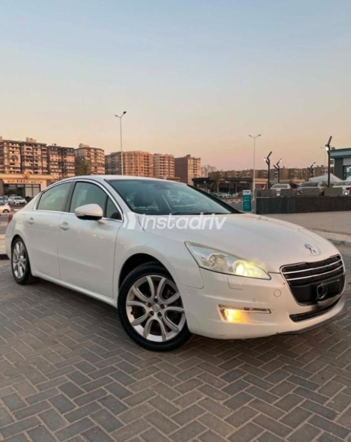 بيجو 504 2013 أبيض أوتوماتيك مستعملة للبيع في القاهرة - 2