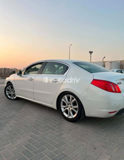 بيجو 504 2013 أبيض أوتوماتيك مستعملة للبيع في القاهرة - 3