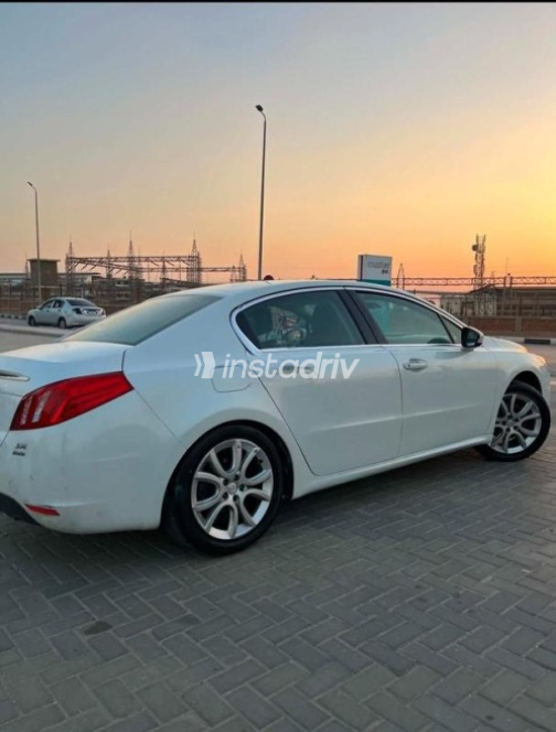 بيجو 504 2013 أبيض أوتوماتيك مستعملة للبيع في القاهرة - 5