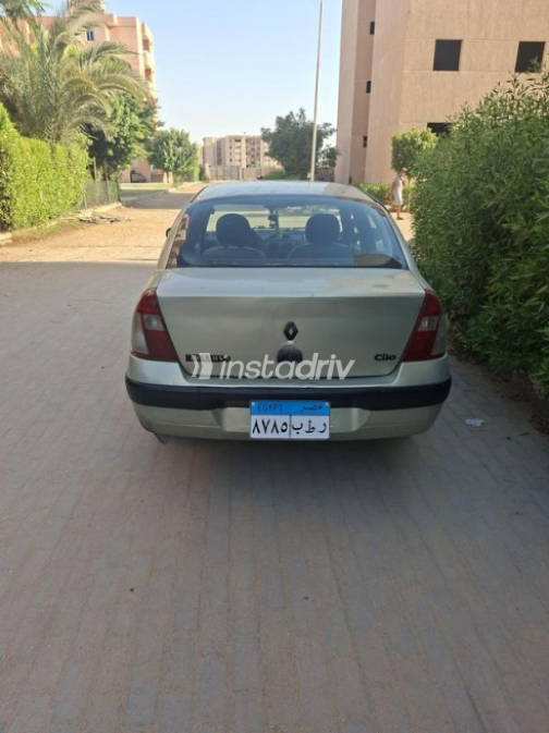 رينو كليو 2003 أخضر أوتوماتيك مستعملة للبيع في العاشر من رمضان - 2