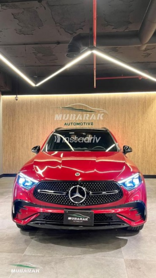 مرسيدس GLC 300 2024 أحمر أوتوماتيك مستعملة للبيع في القاهرة - 1
