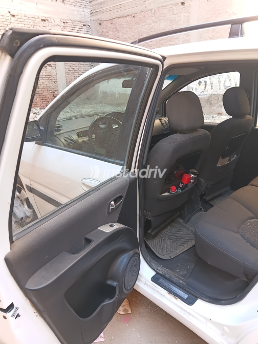 Hyundai Matrix 2001 White Automatic Used for Sale in Greater Cairo ( Cairo + Giza) - 8