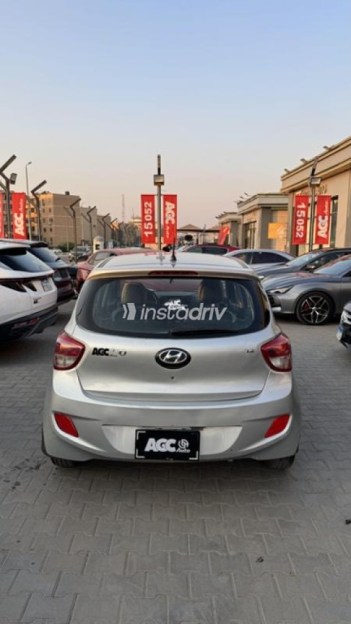 Hyundai I10 2015 Silver Automatic Used for Sale in Nasr city - 5