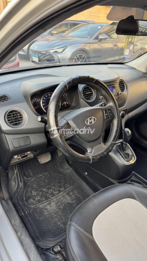 Hyundai I10 2015 Silver Automatic Used for Sale in Nasr city - 7