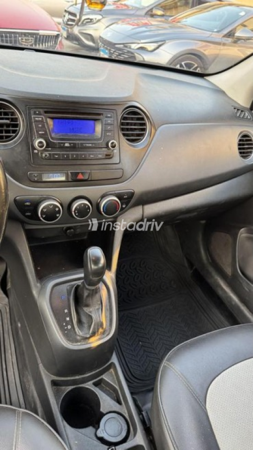 Hyundai I10 2015 Silver Automatic Used for Sale in Nasr city - 8