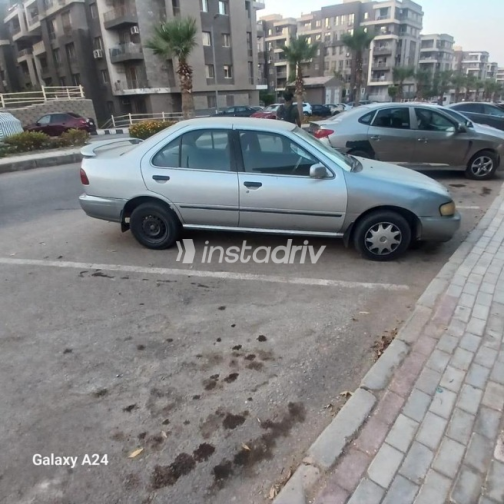 Nissan Sunny 1998 Silver Automatic Used for Sale in 6 October - 4