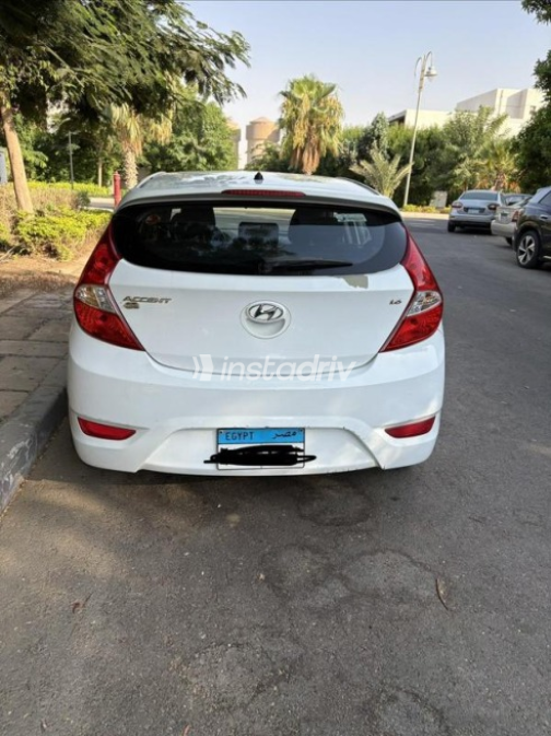 Hyundai Accent RB 2017 White Automatic Used for Sale in Cairo - 2