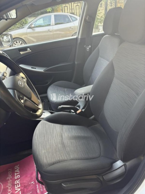 Hyundai Accent RB 2017 White Automatic Used for Sale in Cairo - 3
