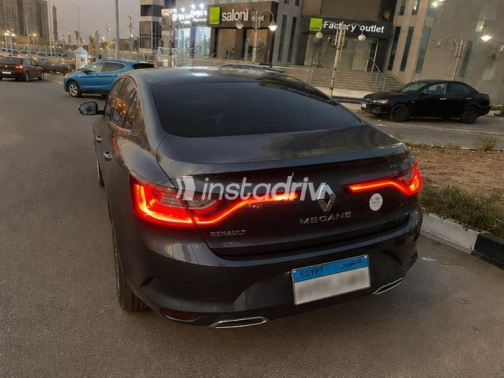 رينو ميجان 2023 رمادي أوتوماتيك مستعملة للبيع في شيراتون - 2