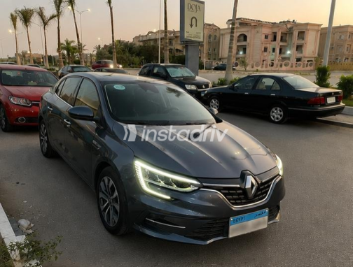 رينو ميجان 2023 رمادي أوتوماتيك مستعملة للبيع في شيراتون - 4