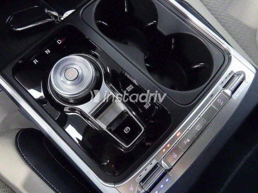 Kia Carnival 2024 White Automatic Used for Sale in Greater Cairo ( Cairo + Giza) - 7