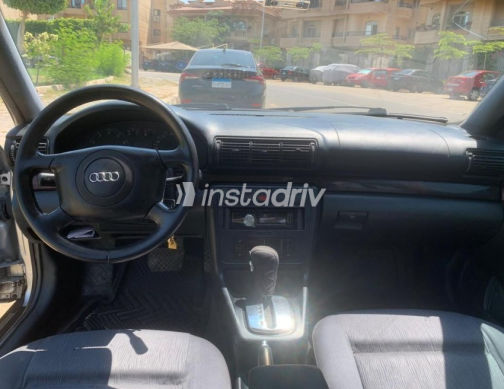 اودي A4 2000 فضي أوتوماتيك مستعملة للبيع في القاهرة - 3