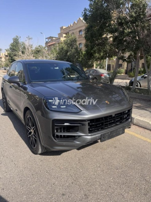 بورش كايين 2024 رمادي أوتوماتيك مستعملة للبيع في القاهرة - 2
