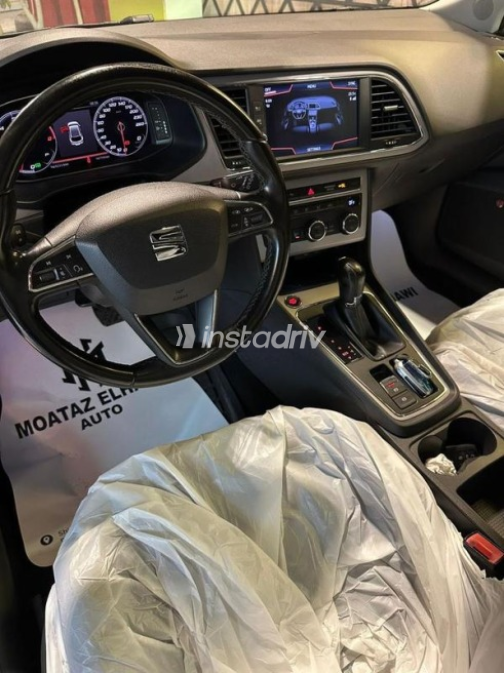 سيات ليون 2020 أحمر غامق أوتوماتيك مستعملة للبيع في مدينة نصر - 2