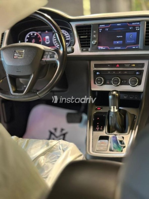 سيات ليون 2020 أحمر غامق أوتوماتيك مستعملة للبيع في مدينة نصر - 8